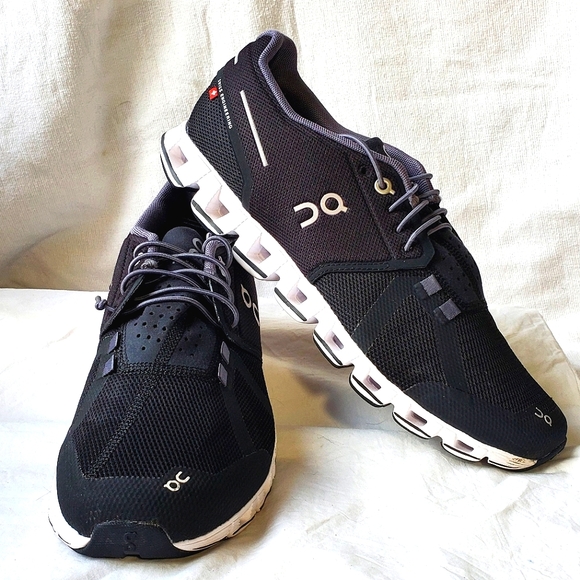 ON CLOUD Women's Running Walking Shoes Black/White Size 10.5